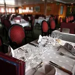 אכסניה Laivahostel S/s Bore