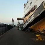 Laivahostel S/s Bore אכסניה