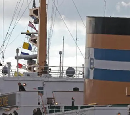 بيت شباب Laivahostel S/s Bore