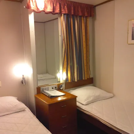 بيت شباب Laivahostel S/s Bore