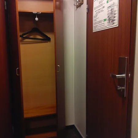 호스텔 Laivahostel S/s Bore