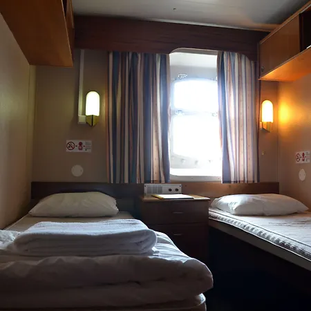 호스텔 Laivahostel S/s Bore *