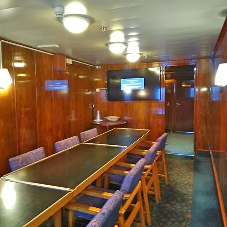 بيت شباب Laivahostel S/s Bore توركو