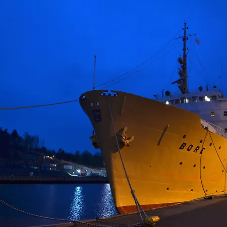 بيت شباب Laivahostel S/s Bore *