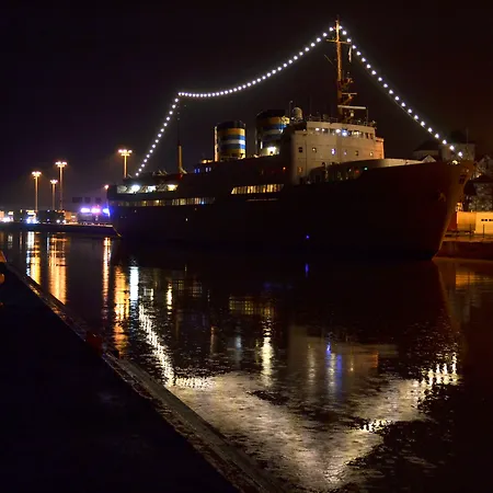 ライヴァホステル S/s ボレ * トゥルク