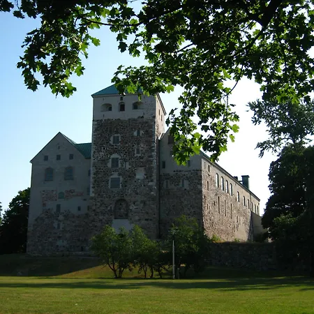 Laivahostel S/s Bore *