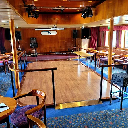 Laivahostel S/s Bore Хостел