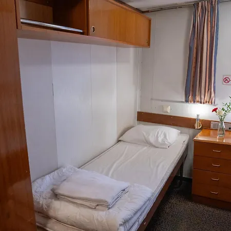 Laivahostel S/s Bore Хостел
