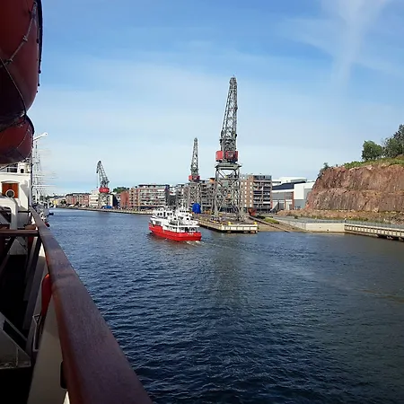 Laivahostel S/s Bore *