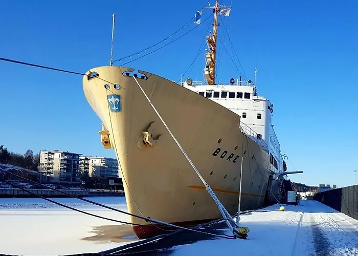 Laivahostel S/s Bore Хостел *