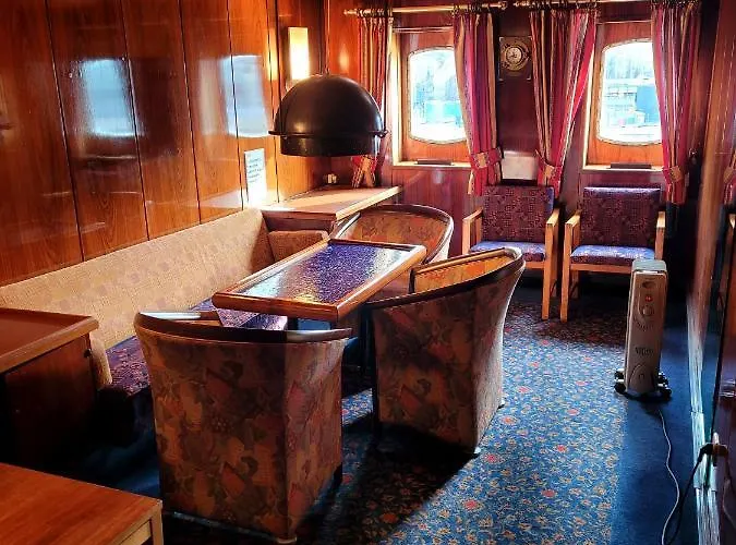 Хостел Laivahostel S/s Bore