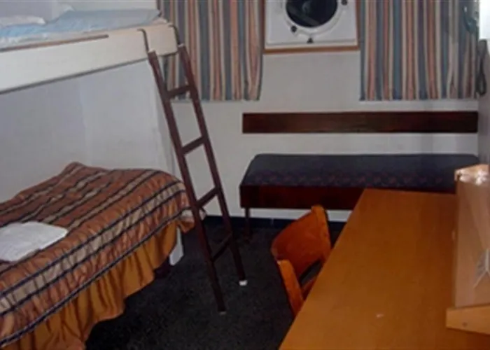 Хостел Laivahostel S/s Bore *