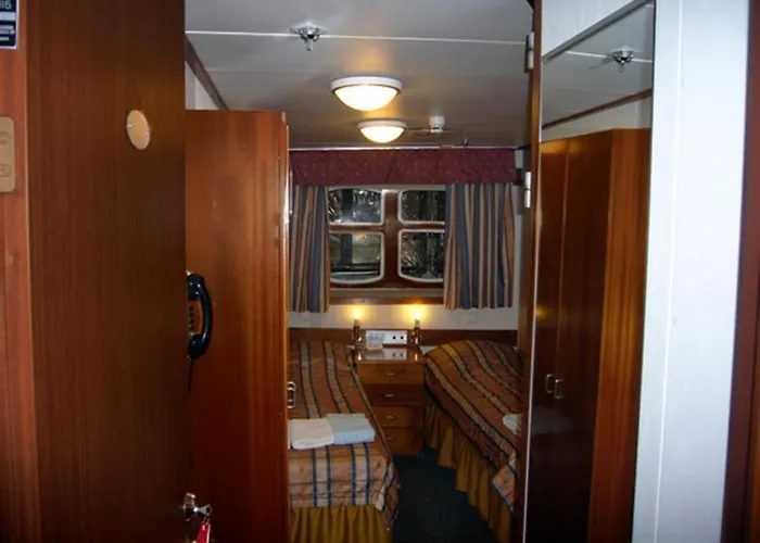 Хостел Laivahostel S/s Bore *