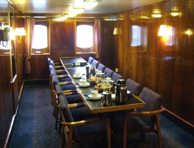 Хостел Laivahostel S/s Bore Турку