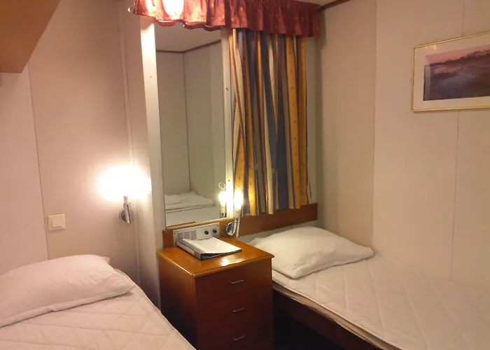 Хостел Laivahostel S/s Bore