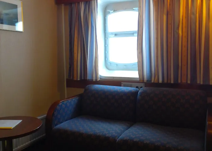 Хостел Laivahostel S/s Bore