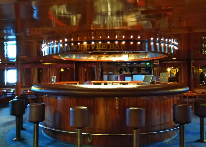 Хостел Laivahostel S/s Bore