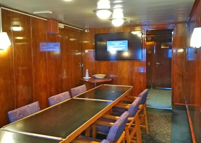 Хостел Laivahostel S/s Bore Турку