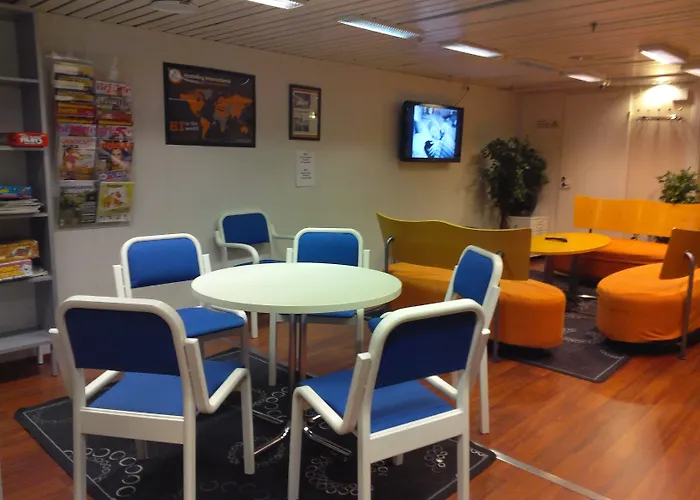 Хостел Laivahostel S/s Bore Турку