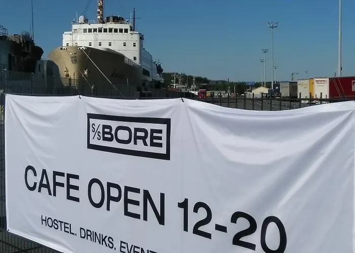 Хостел Laivahostel S/s Bore