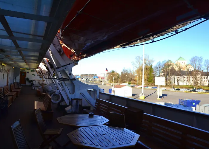 Хостел Laivahostel S/s Bore