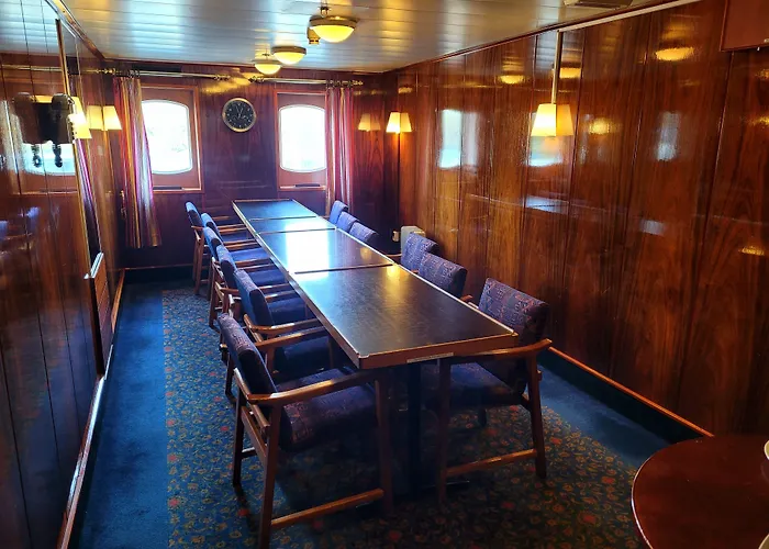 Хостел Laivahostel S/s Bore *