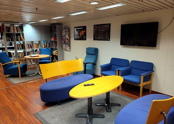 Хостел Laivahostel S/s Bore Турку