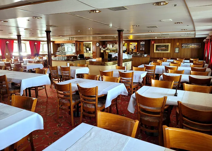 Laivahostel S/s Bore Хостел *