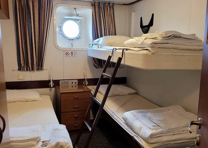 Хостел Laivahostel S/s Bore *